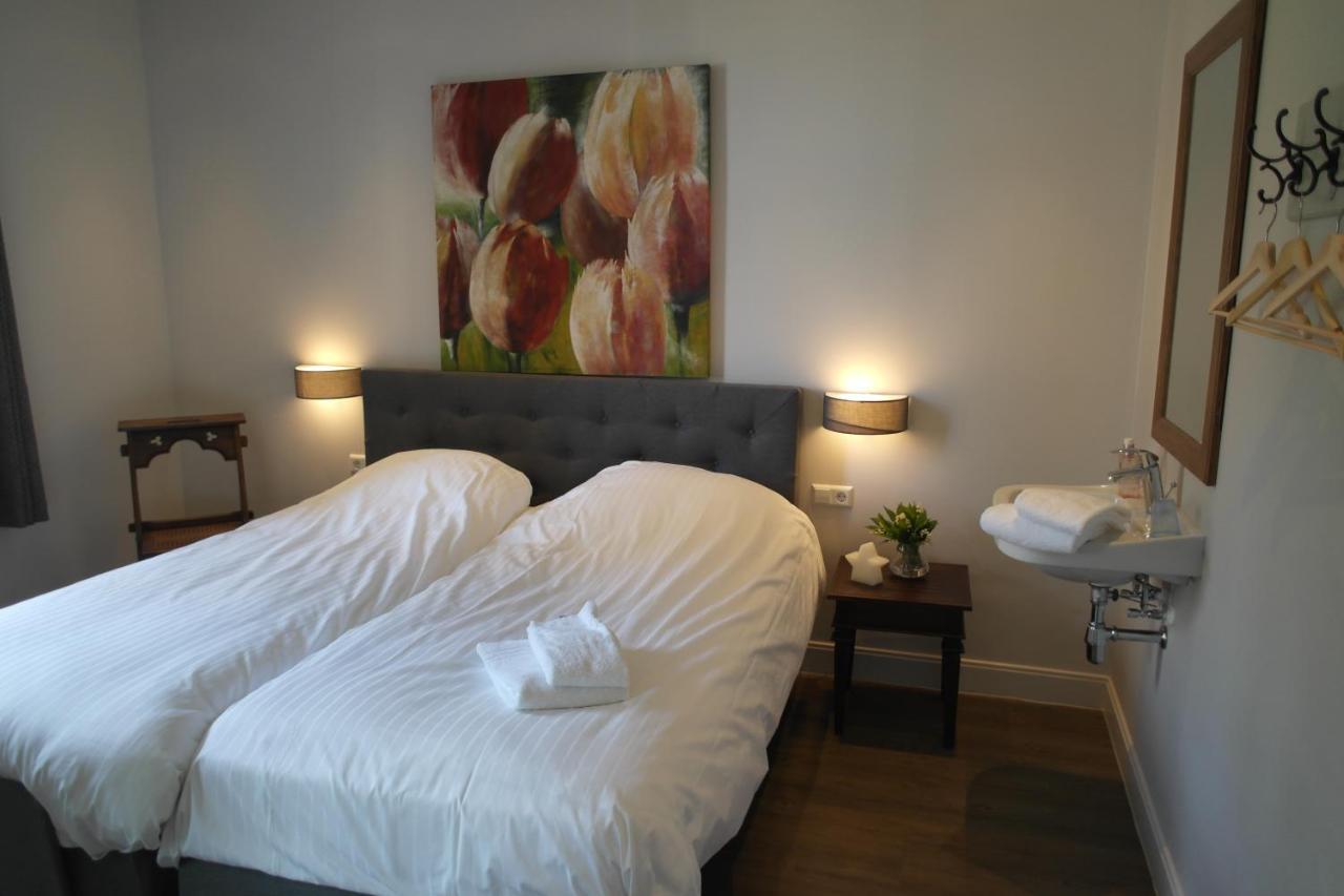 B&B Groepsaccommodatie De Pastorie Lage Mierde Exterior photo