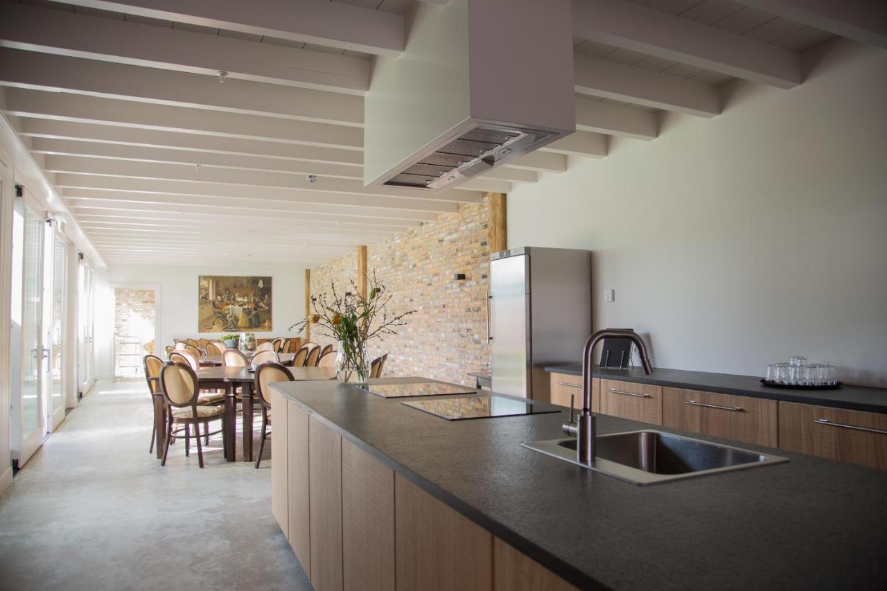 B&B Groepsaccommodatie De Pastorie Lage Mierde Exterior photo